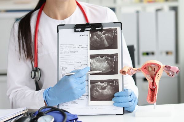 tac-voi-trung-co-thai-tu-nhien-duoc-khong-1