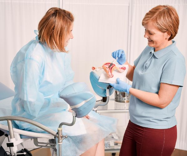 tac-voi-trung-co-thai-tu-nhien-duoc-khong-2